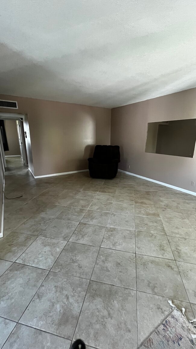 Building Photo - 136 Coventry F Unit 136 Coventry F