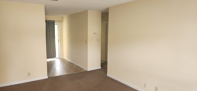 Photo - 303 Oleander Dr