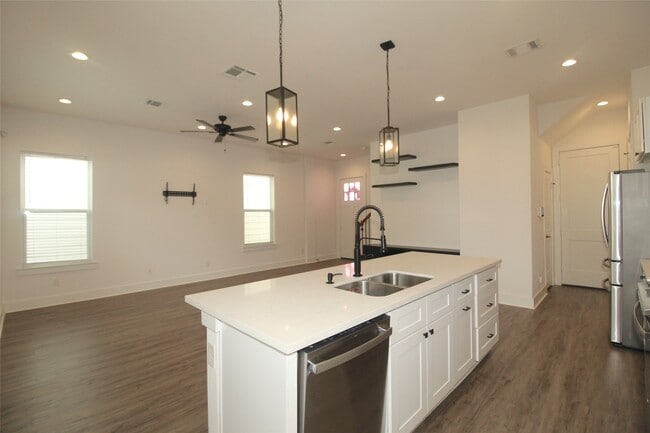 Photo - 1218 Mcneil St