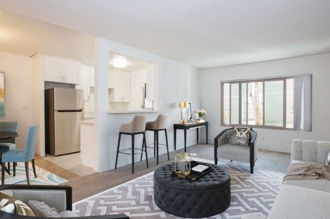 Photo - Chateau Brentwood