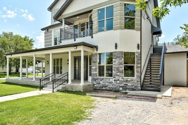 Photo - 222 S University Blvd Casa
