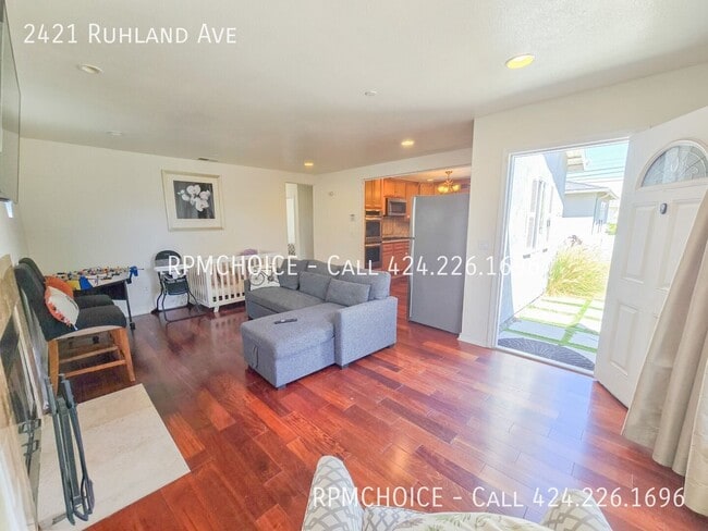 2421 Ruhland Ave