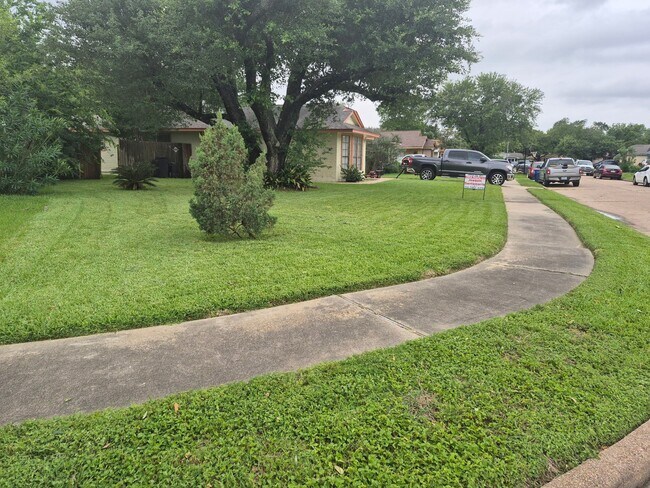 Photo - 18119 Twin Creek Dr