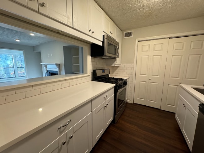 Photo - 305 Dunbar Dr
