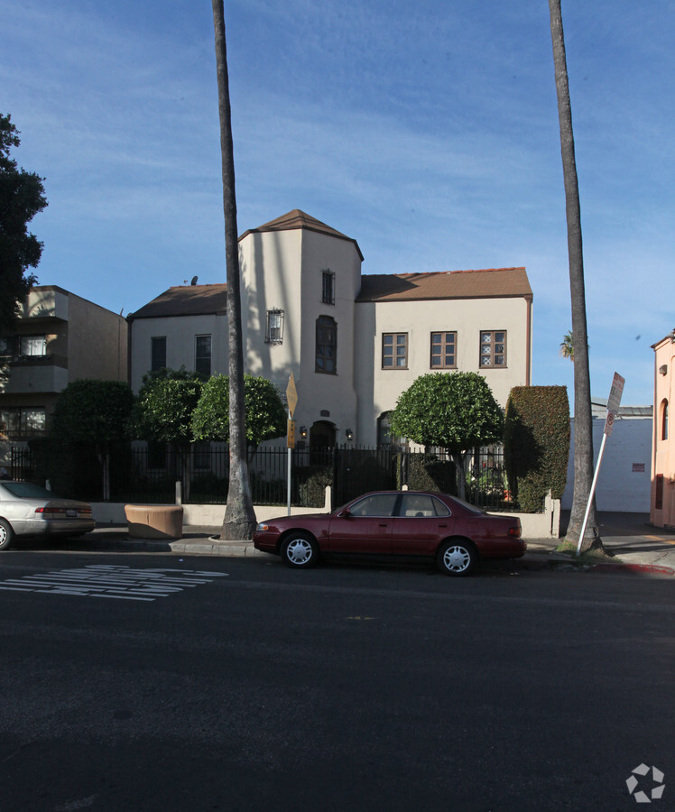 Primary Photo - 1427 N Kingsley St Apartments