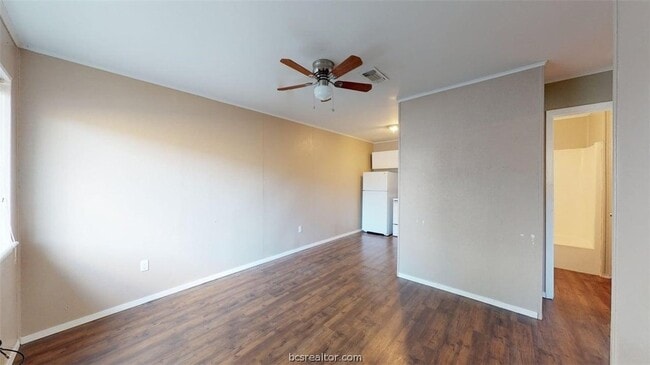 Photo - 204 Lynn Dr Unit B