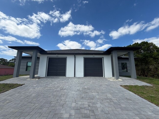 Building Photo - 149 Pine Ln