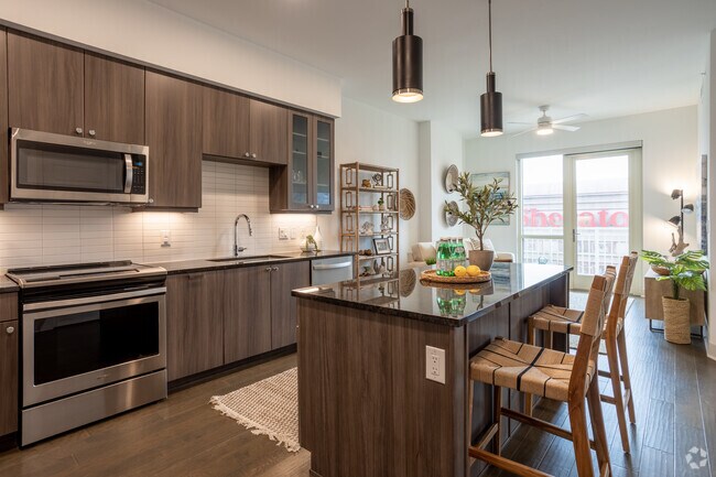 1BR, 1BA - 746SF