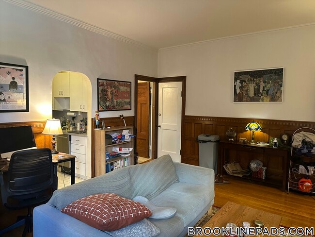 Building Photo - 1748 Beacon St