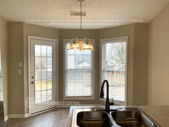 Photo - 890 Madison Chase Way