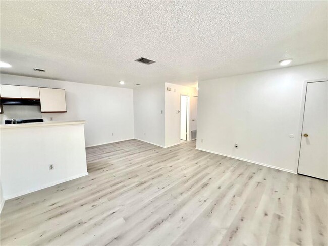 Photo - 403 Country Aire Dr