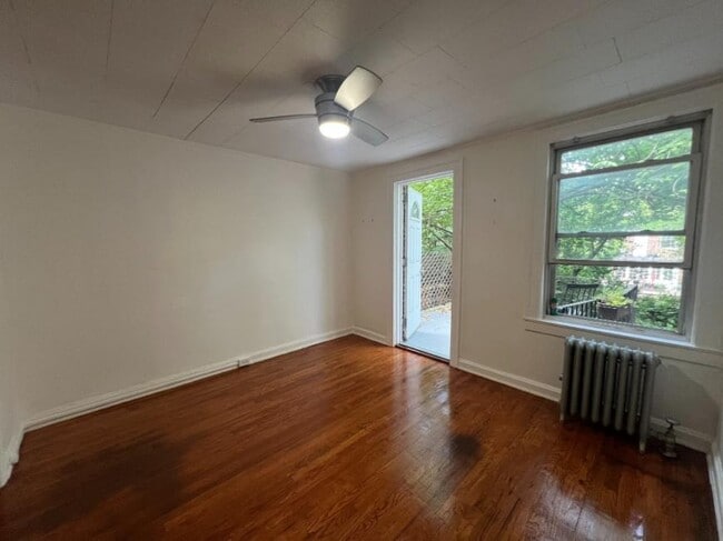 Building Photo - 2 bedroom in SUNNYSIDE NY 11104 Unit 2F Rental