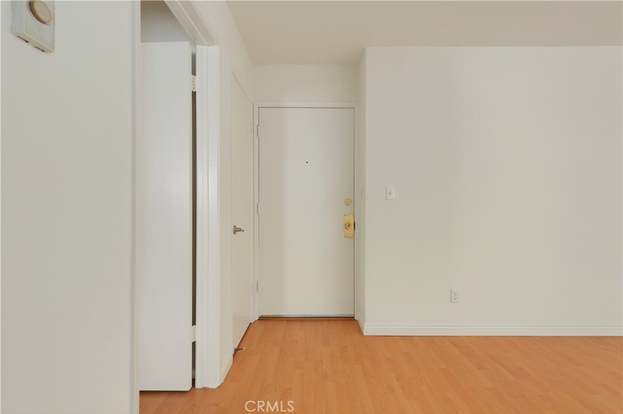 Photo - 972 Larrabee St