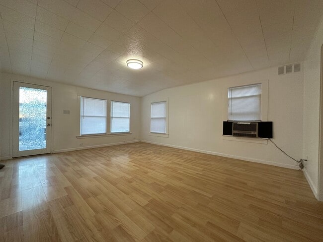 Photo - 405 Buchanan St