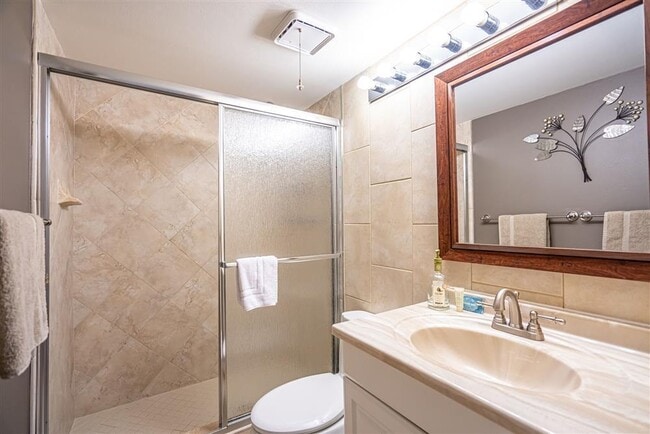 Photo - 622 Waterside Dr