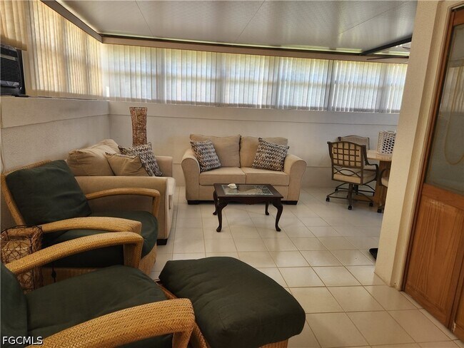 1064 Villa Dr Unidad C103