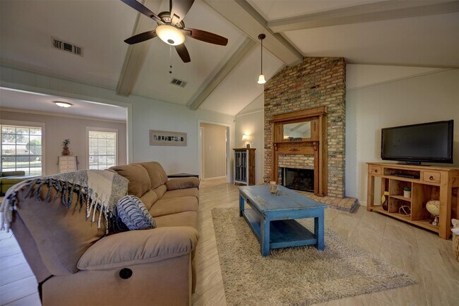 Photo - 2107 Timber Ln