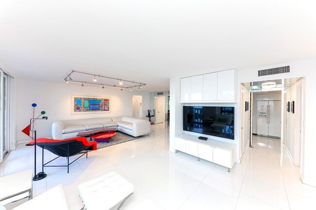 Living room - 1111 Crandon Blvd Unidad 303
