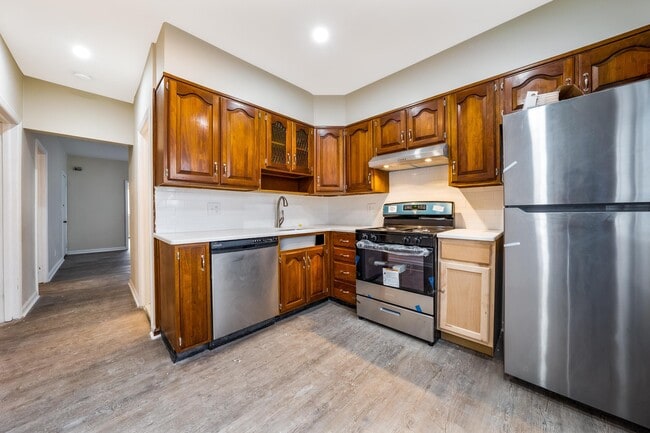 Photo - 98 W 30th St