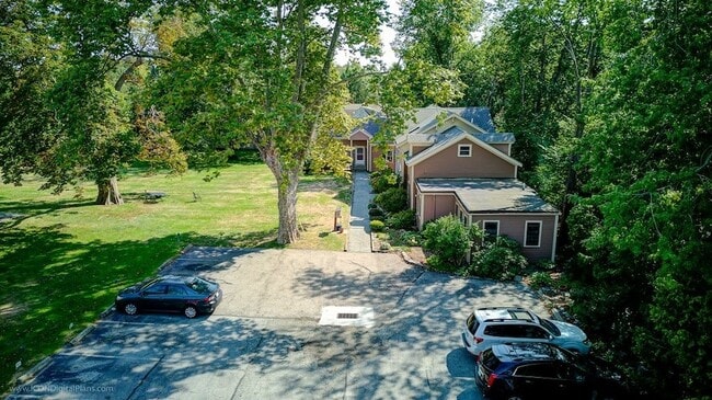 97 Narragansett Ave