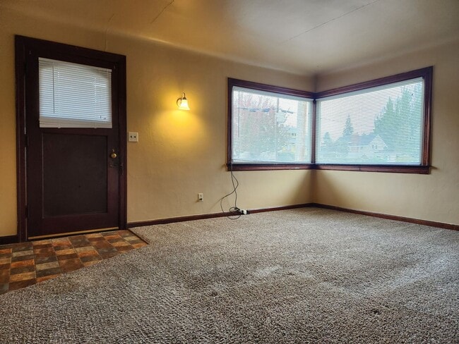 Photo - Cozy 2 Bedroom Duplex With Detached Garage