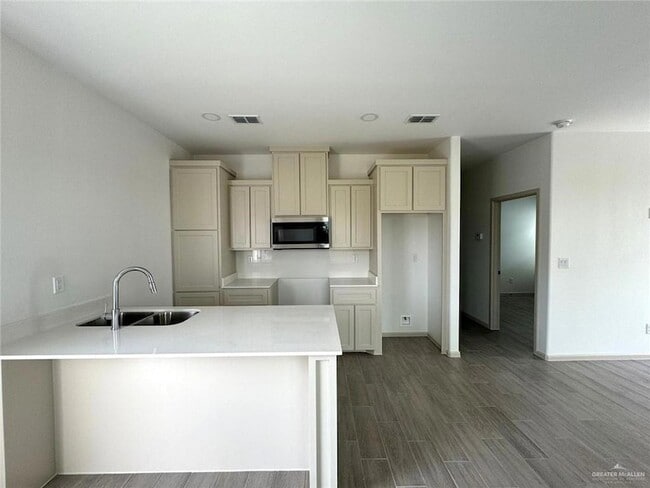 Photo - 7707 N 58th St Unidad 2