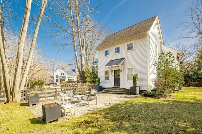 Photo - 10 Hildreth St House