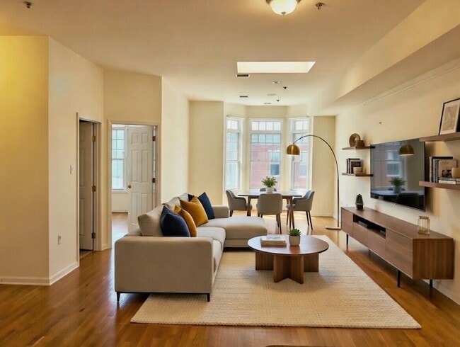 Building Photo - 505 Monroe St