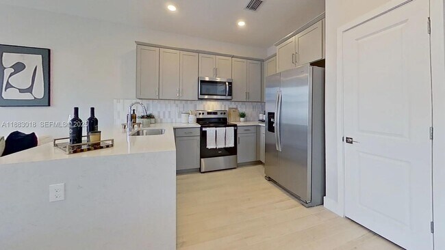 Building Photo - 17132 SW 2nd Cir