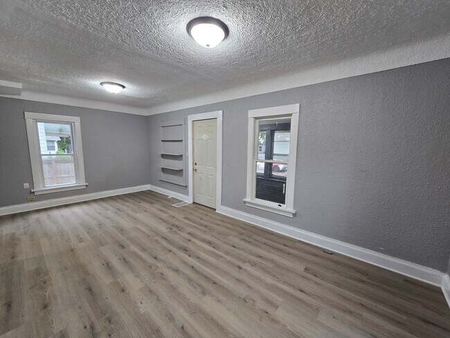 Photo - 642 Dawson St