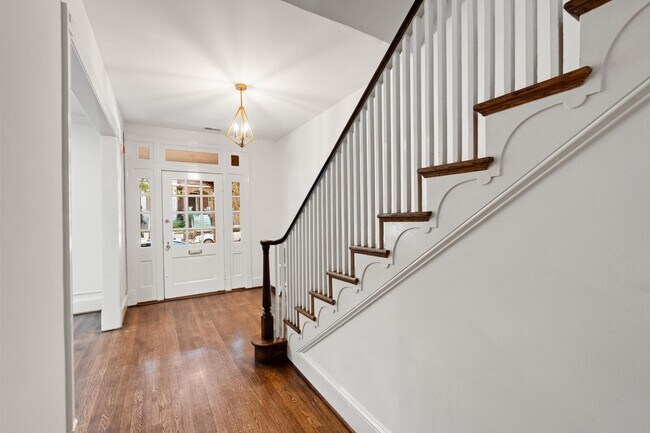 Photo - 2814 Bellevue Terrace NW