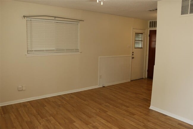 Photo - 2713 St Edwards Cir