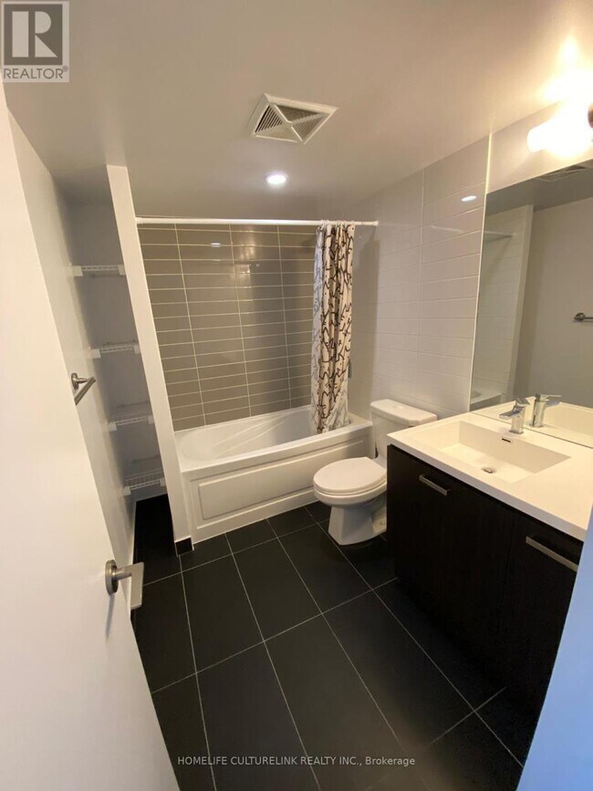 Photo - 125 Redpath Ave Unité 2204