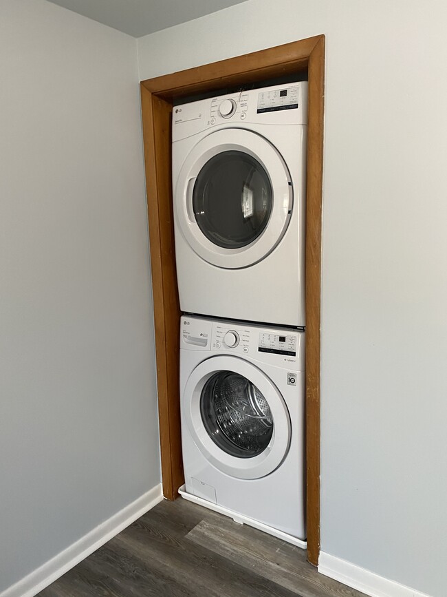 LG washer/dryer - 154 N 79th St