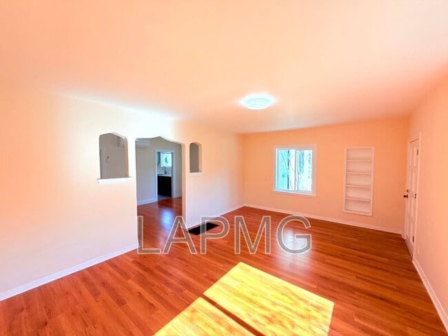 Photo - 714-716 El Centro Street