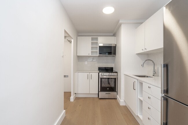 Building Photo - 188 Jameson Ave Unit 703