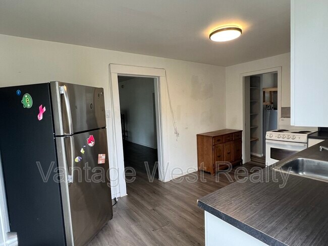 175 Eckhardt Ave W