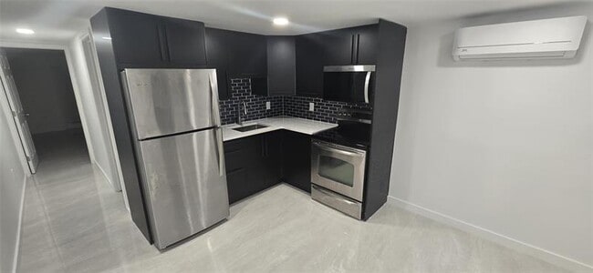 Building Photo - 5310 SW 23rd Terrace Unit 2 Rental