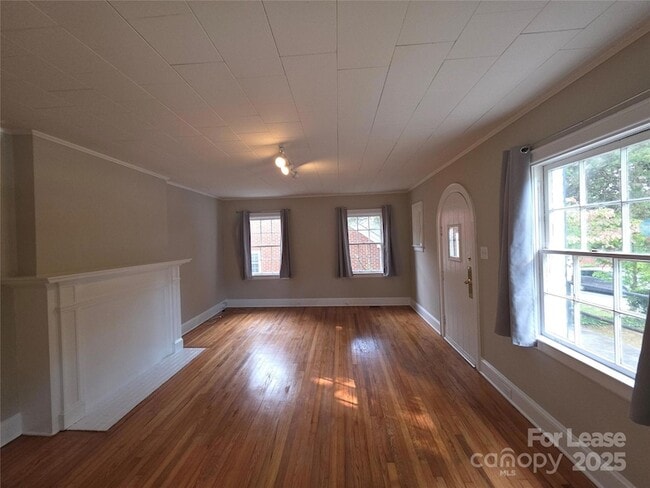 Photo - 2429 Commonwealth Ave