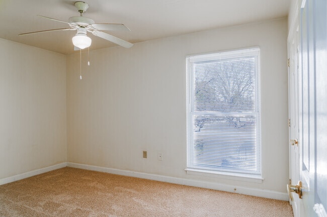 2BR, 1BA - 844 SF - Primary Bedroom