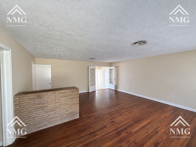 215 Wildwood Ter