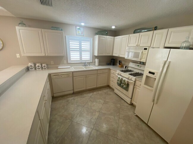Photo - Beautiful Fully Furnished, SEASONAL RENTAL...