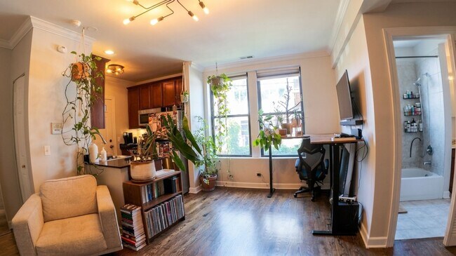 Photo - 743 W Cornelia Ave Unit N1