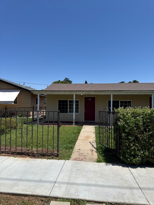 Photo - 732 Wellwood Ave House