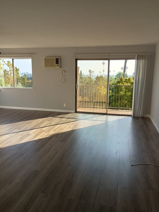 Photo - Hollywood Villa Apartments