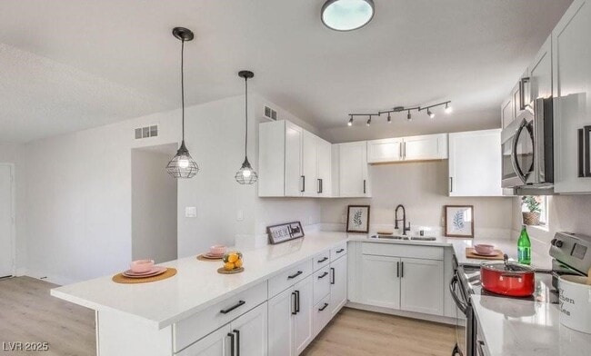 Photo - 2033 Hassell Ave