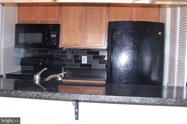 Building Photo - 1029 N Stuart St Unit 108