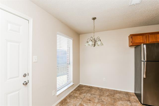 Photo - 1359 Lincolnshire Way