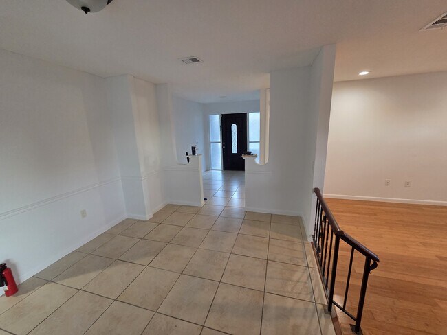 Photo - 606 Lakespur Ln