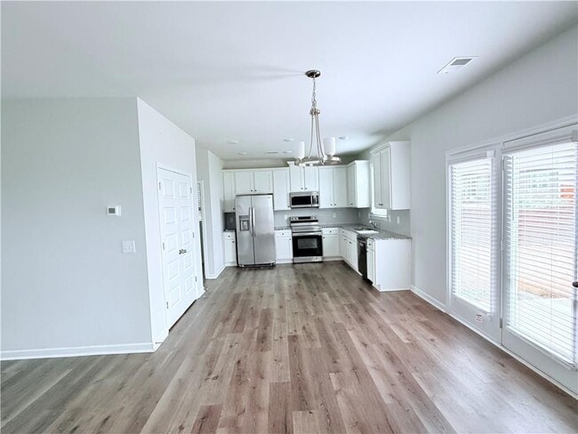 Photo - 409 McGinnis Cir